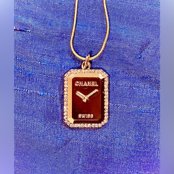 CHANEL Beaute’ Line Gold Rectangular Pendant Crystal Necklace 18” Chain - Picture 1 of 5